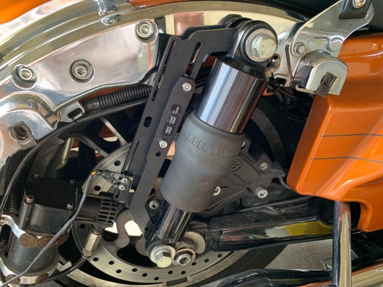 エアーライドのアップグレード、エアータンクと車高リミッター等々追加してさらに快適！ ハワイDeハーレー SⅡ